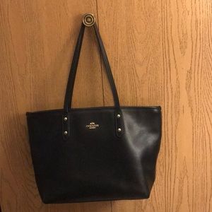 ♥️pre-loved Authentic Black Coach Tote Bag👜👛